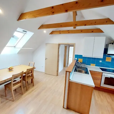 Apartma Linden House *