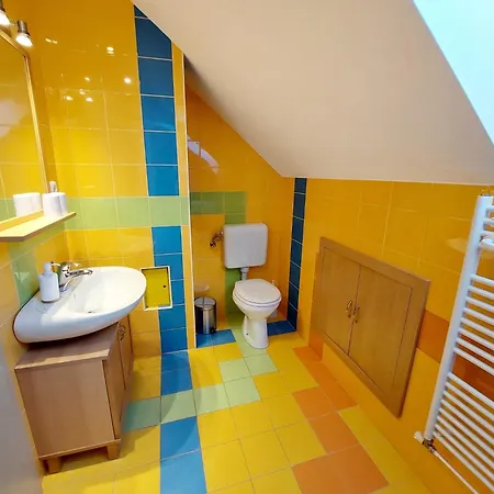 Linden House Apartma *