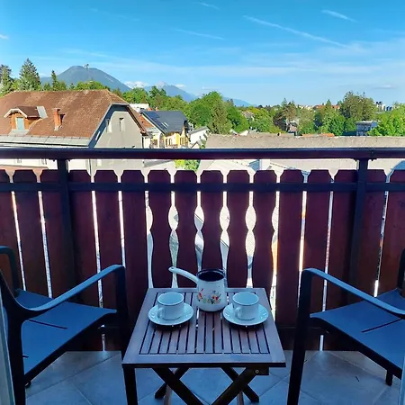 Linden House Apartma *