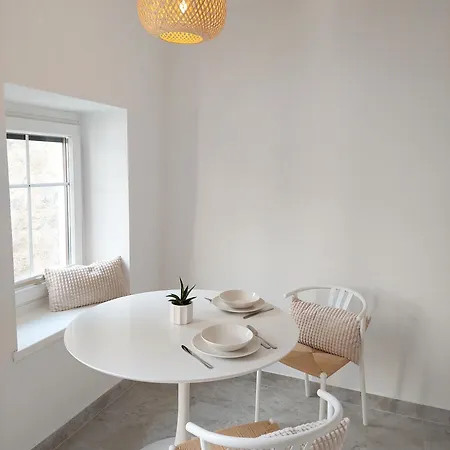 Linden House Apartma *